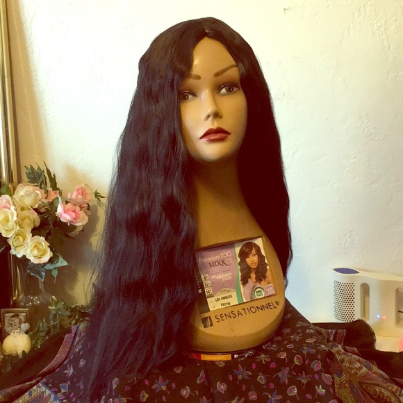Beautiful Black Silky Long Wig - Picture 2 of 8